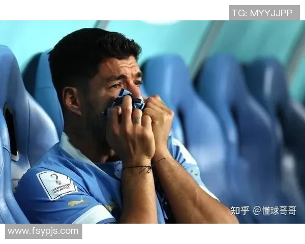 足球巨星化身记者现场采访女球迷畅谈绿茵激情与心动瞬间